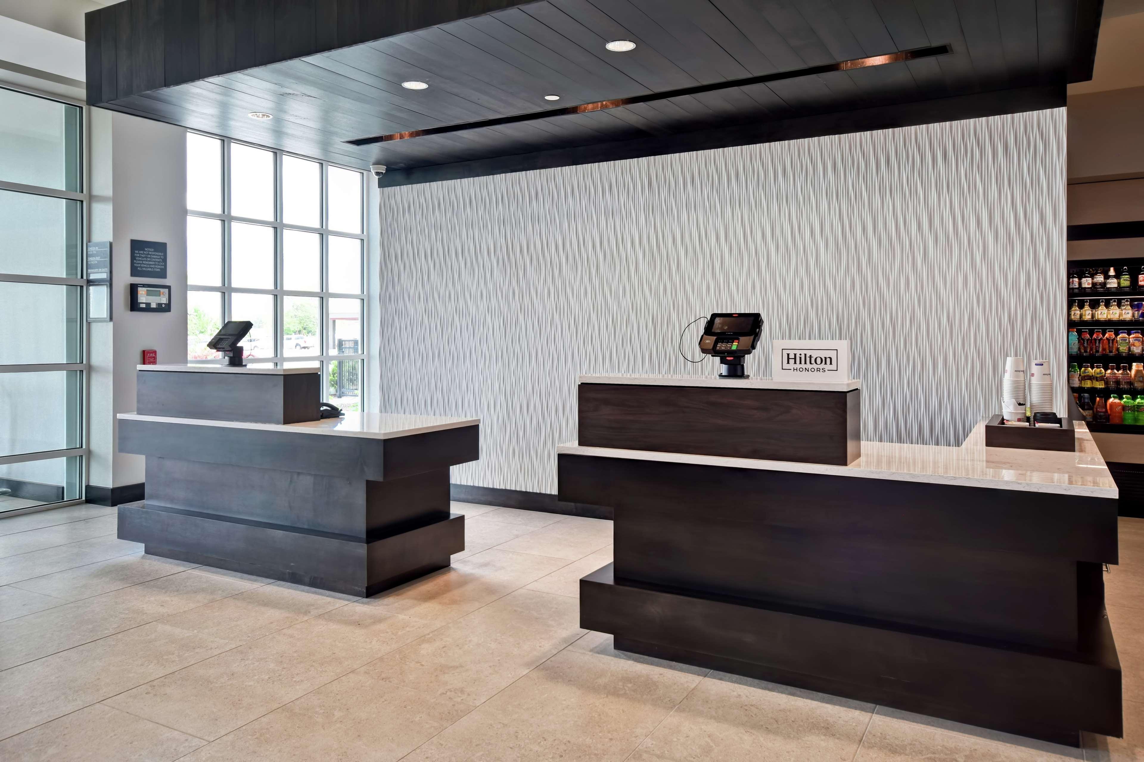 Hilton Garden Inn Lansing West Екстериор снимка