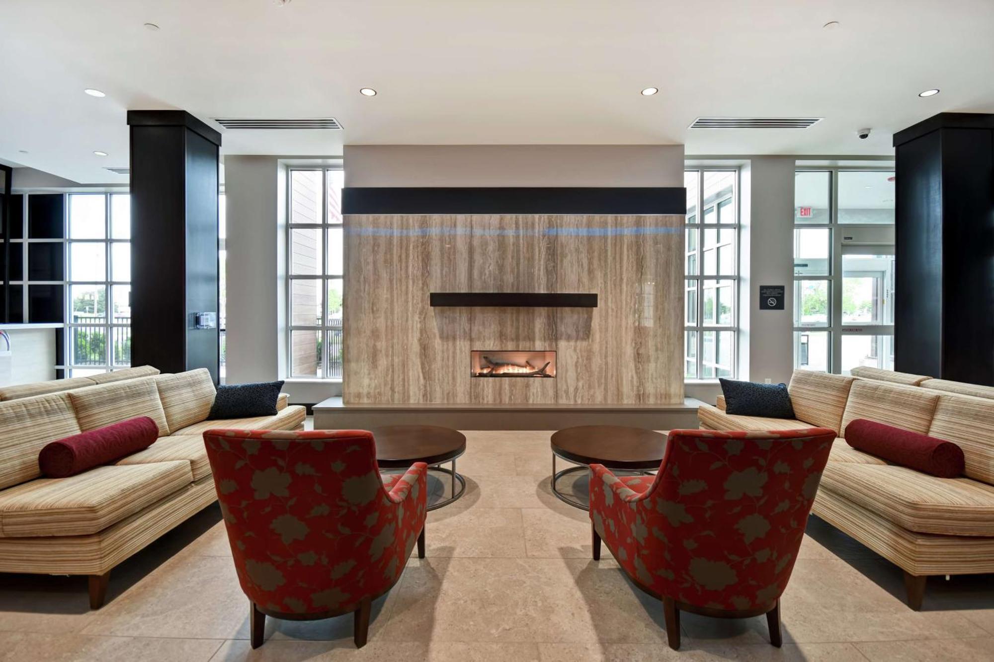 Hilton Garden Inn Lansing West Екстериор снимка