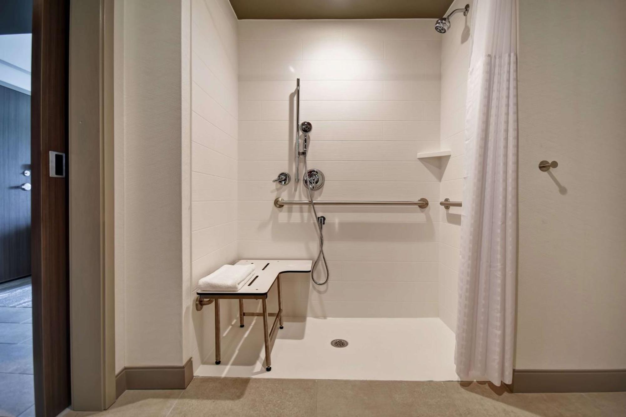 Hilton Garden Inn Lansing West Екстериор снимка
