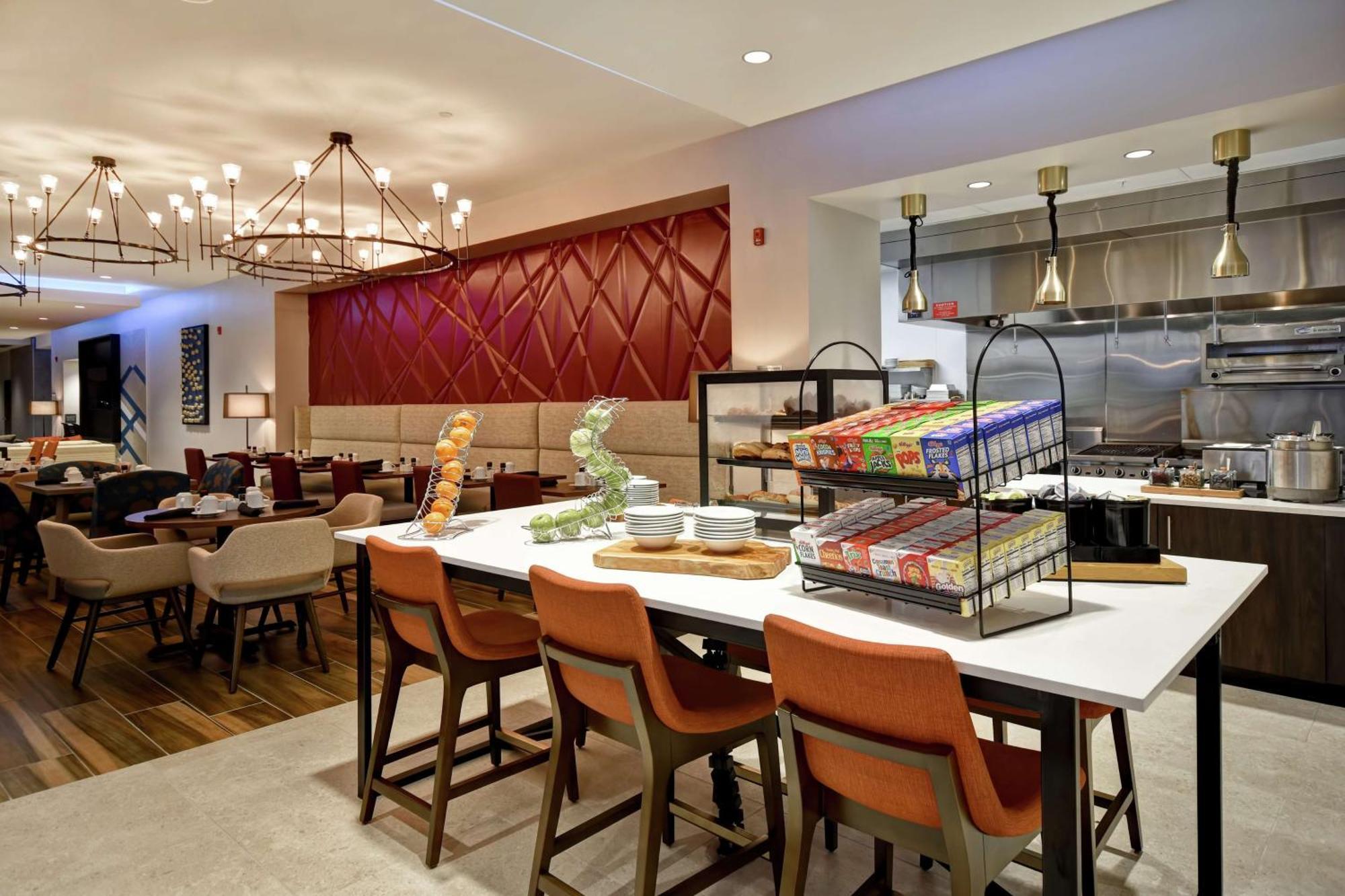 Hilton Garden Inn Lansing West Екстериор снимка